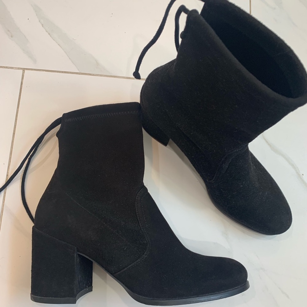 Gorgeous Stuart Weitzman suede black booties